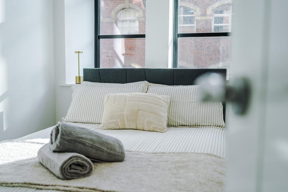 Modern Leeds Central Stay -2 min walk from station Apartment in Leeds