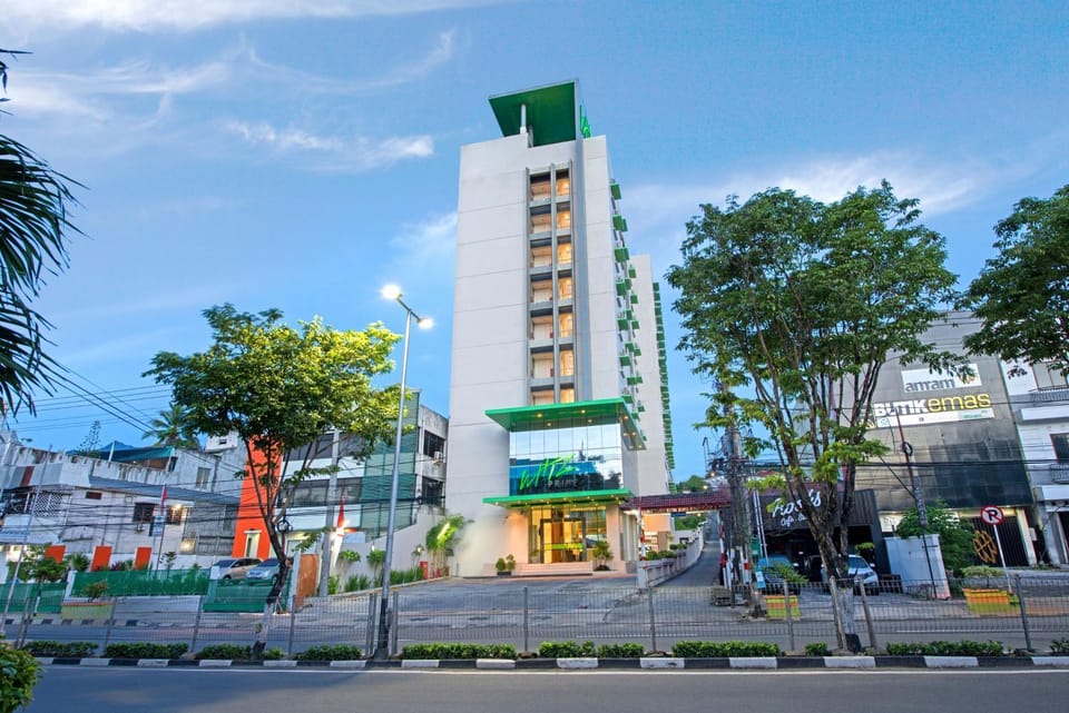 Facade/entrance