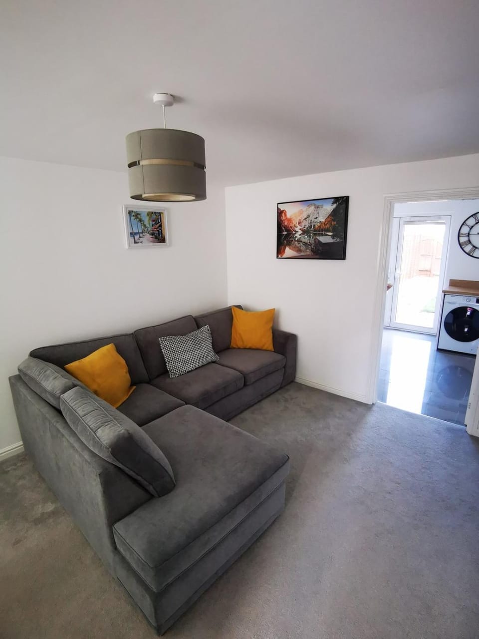 Communal lounge/ TV room, Living room, Seating area