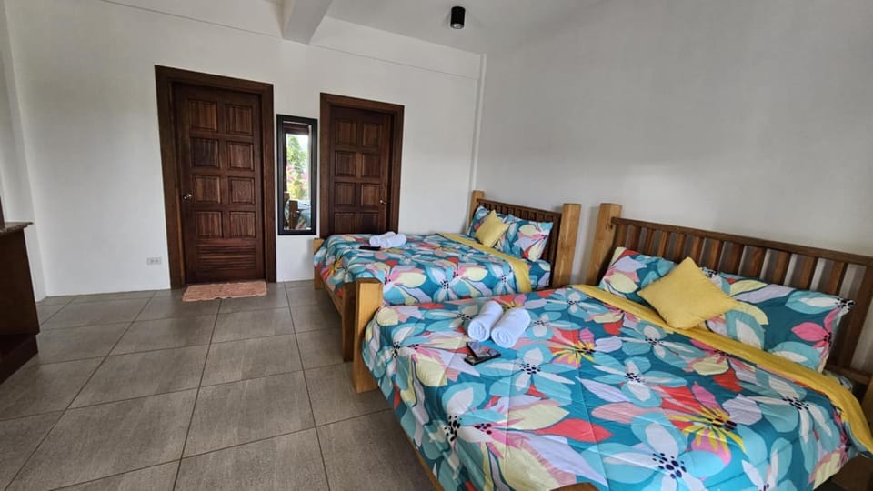 1 Bedroom Ensuite Beach House Bed and Breakfast in Nasugbu