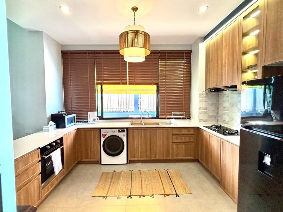 Kitchen or kitchenette, kitchen