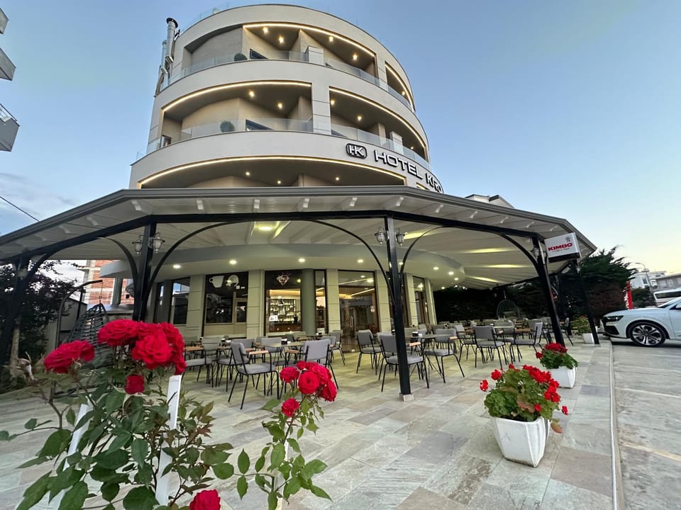 Property building, Communal lounge/ TV room, Day, Coffee/tea facilities, Lounge or bar, Banquet/Function facilities, Location