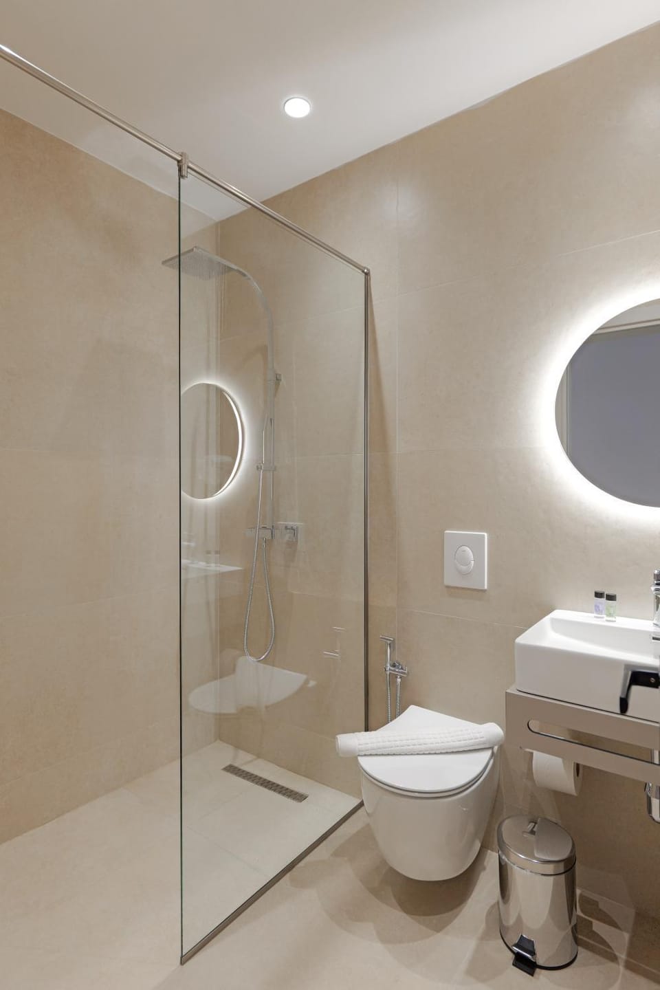 Shower, Toilet, Bathroom, bidet, towels
