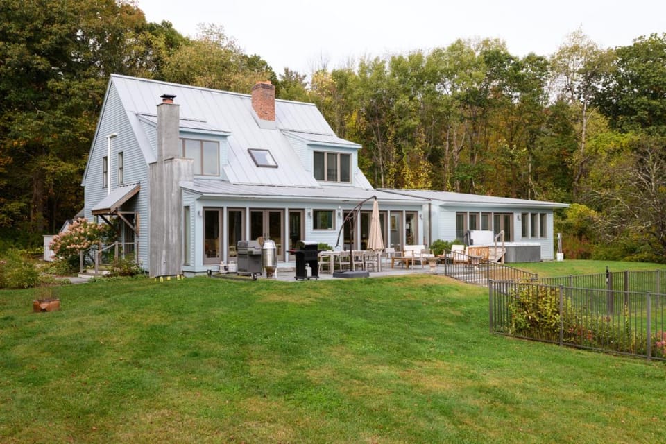 Luxury Berkshire Retreat with Pool and Hot Tub and Sleeps 18 House in Egremont