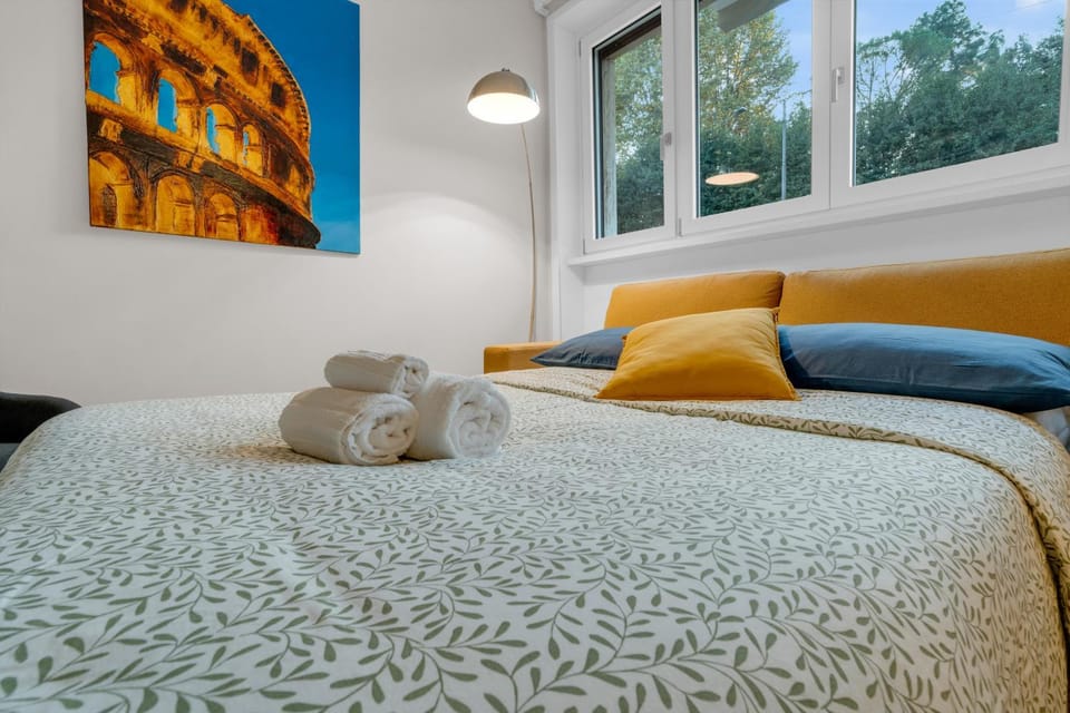 Bed, Living room