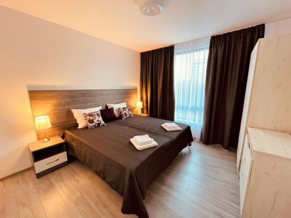 Bed, Photo of the whole room, Bedroom, towels
