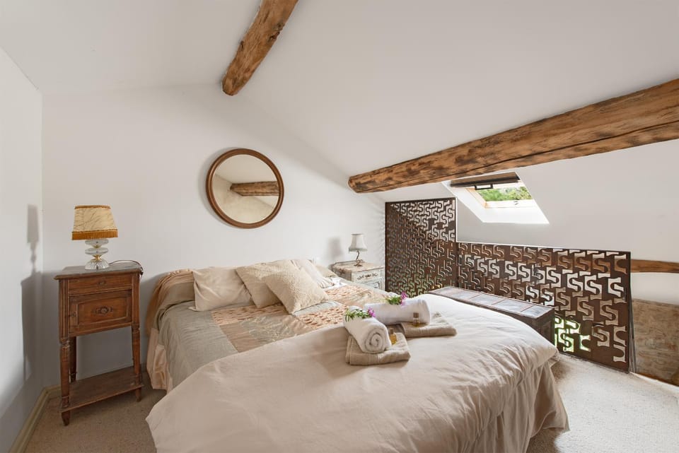 Bed, Photo of the whole room