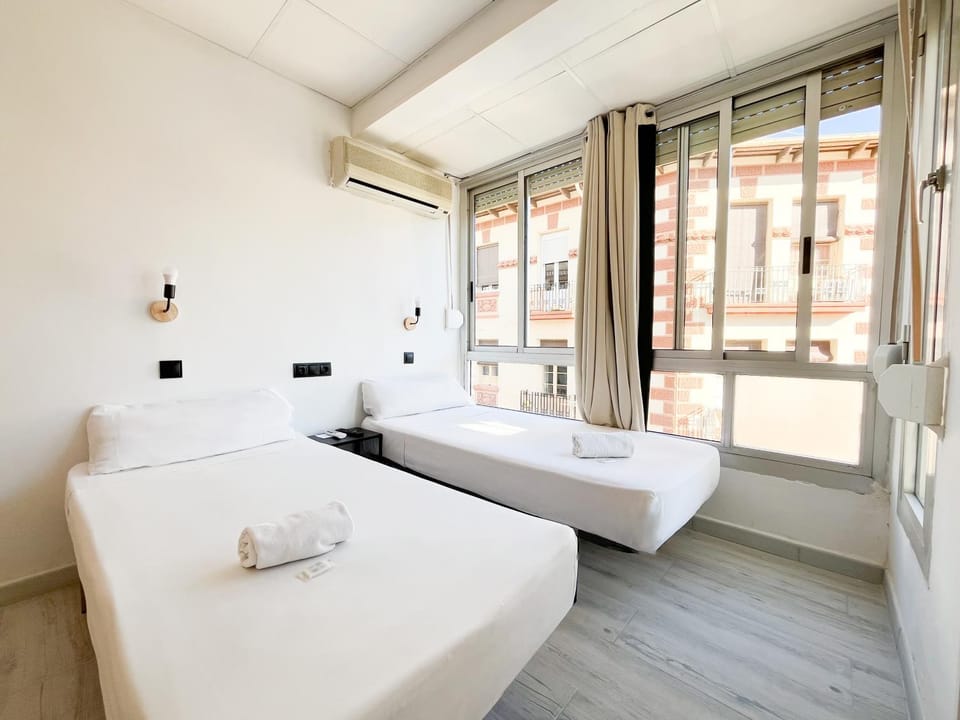 Bed, Photo of the whole room, Bedroom, internet, towels, air conditioner