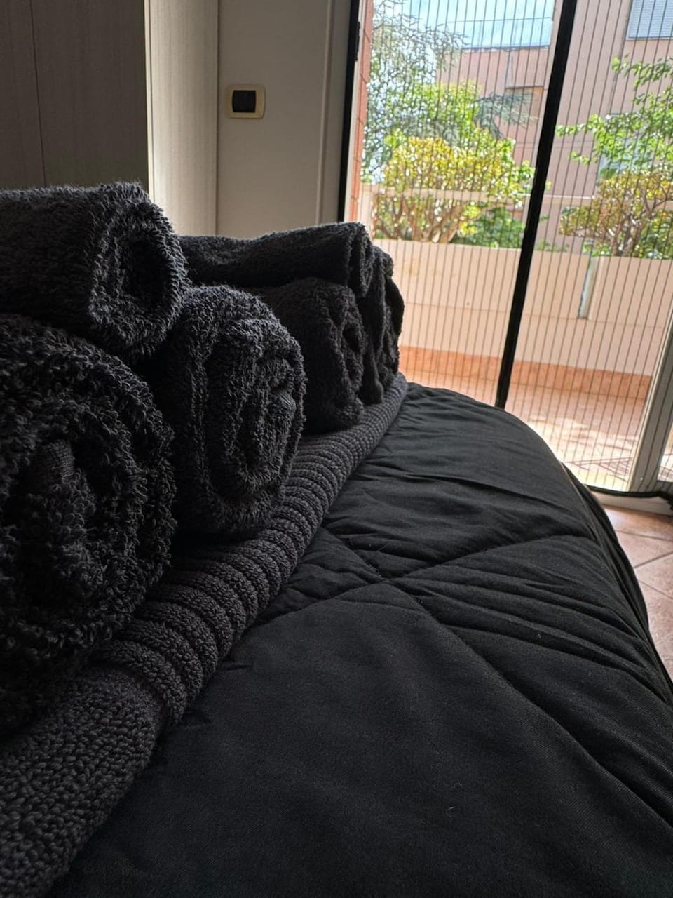 Bed, Bedroom, towels