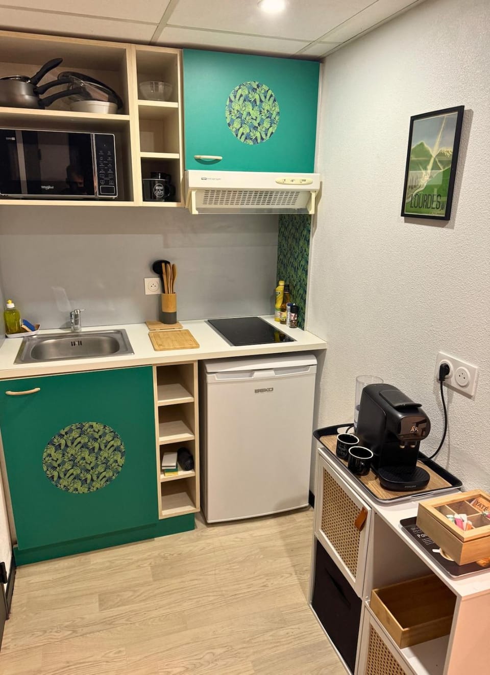 Kitchen or kitchenette, stove