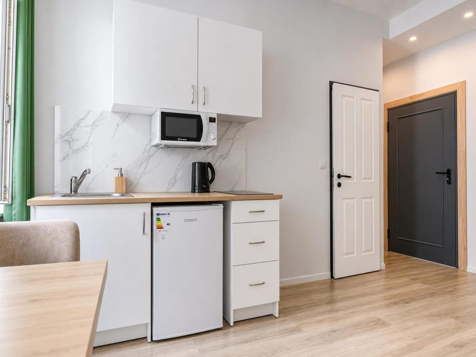 TV and multimedia, Kitchen or kitchenette, Dining area, oven, stove