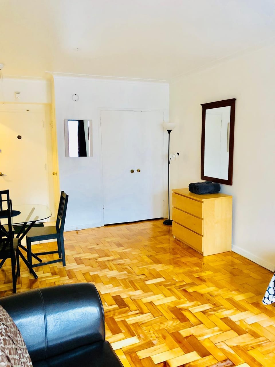 Stylish Montreal Apartment Comfortable Stay in the Golden Square Mile Apartment in Montreal