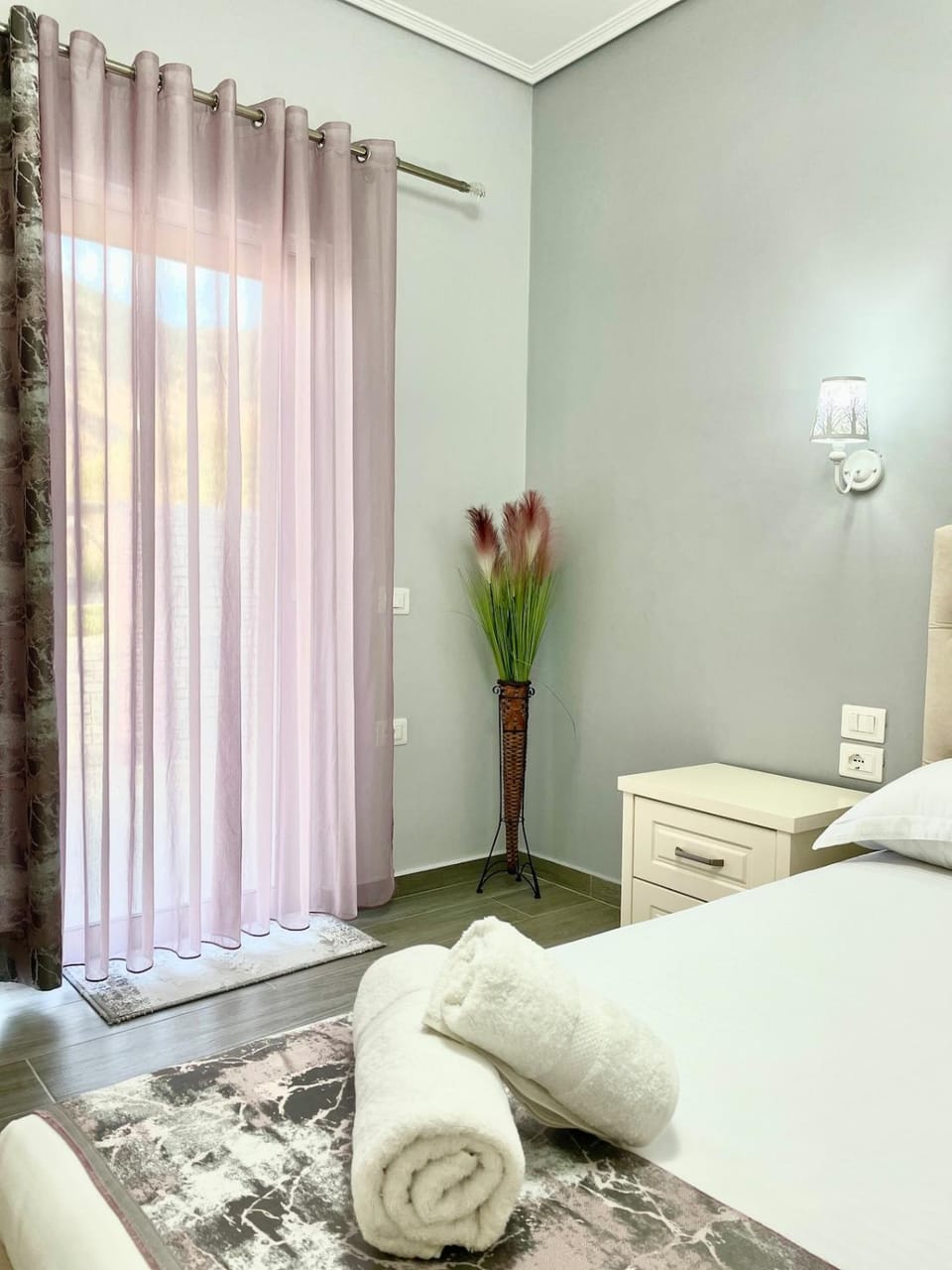 Bed, Bedroom, towels
