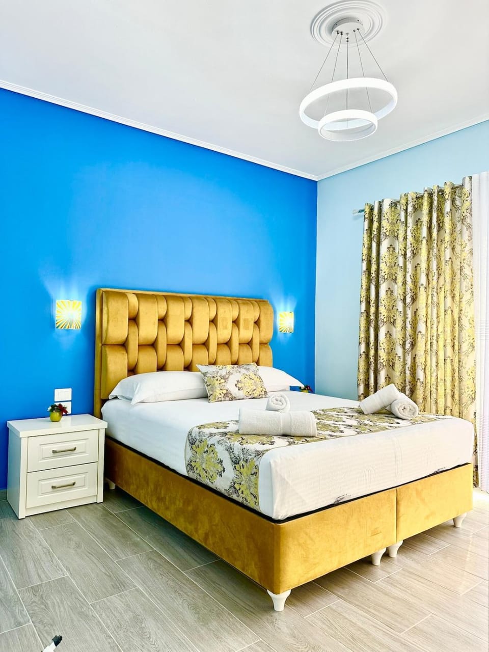 Bed, Bedroom, towels