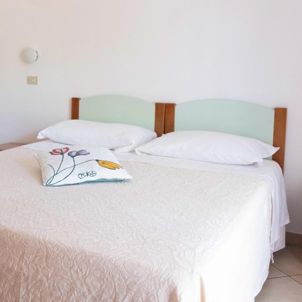 Balcony/Terrace, Decorative detail, Bedroom, bidet, safe, towels, air conditioner