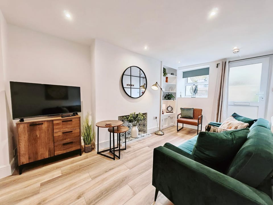 Communal lounge/ TV room, TV and multimedia, Living room, Seating area