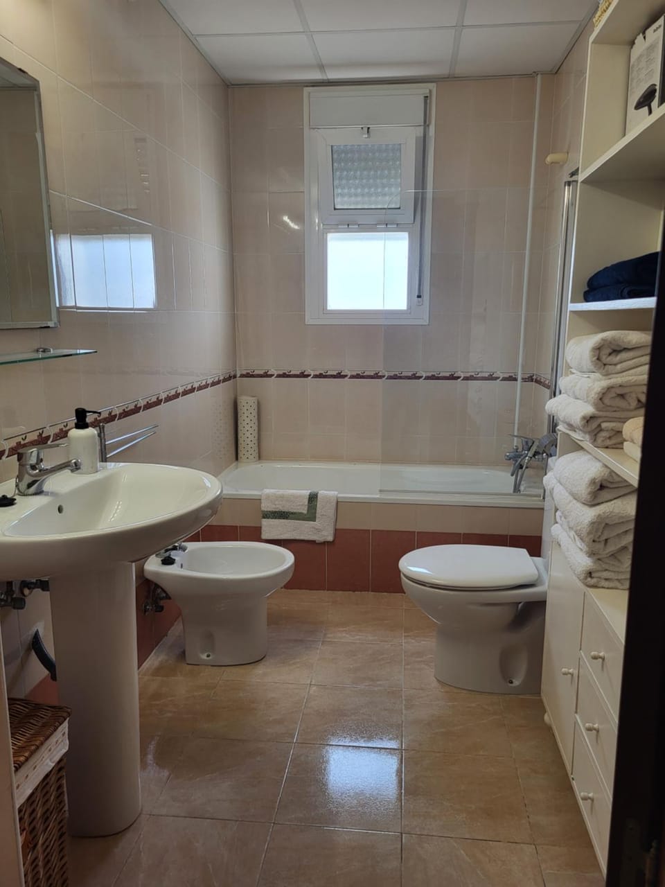 Apartamento en el centro con garaje, terraza, wifi, climatización y piscina Apartment in Sanlúcar de Barrameda