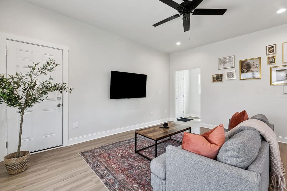 StayAE Downtown - One Bedroom, 2nd Floor Apartment in Baton Rouge