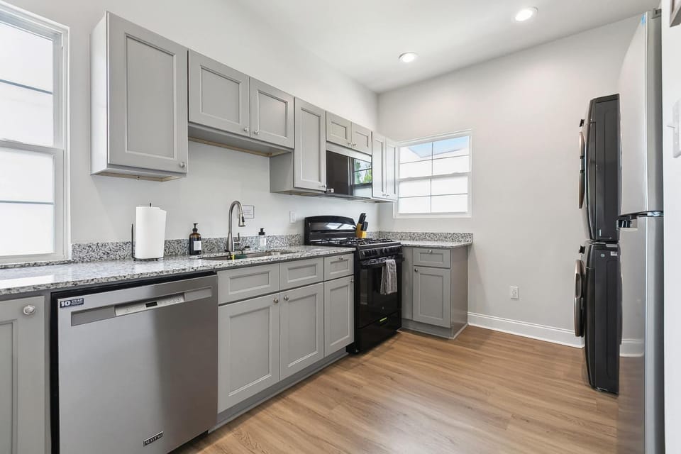 StayAE Downtown - 1BR Apartment, Second Floor Apartment in Baton Rouge