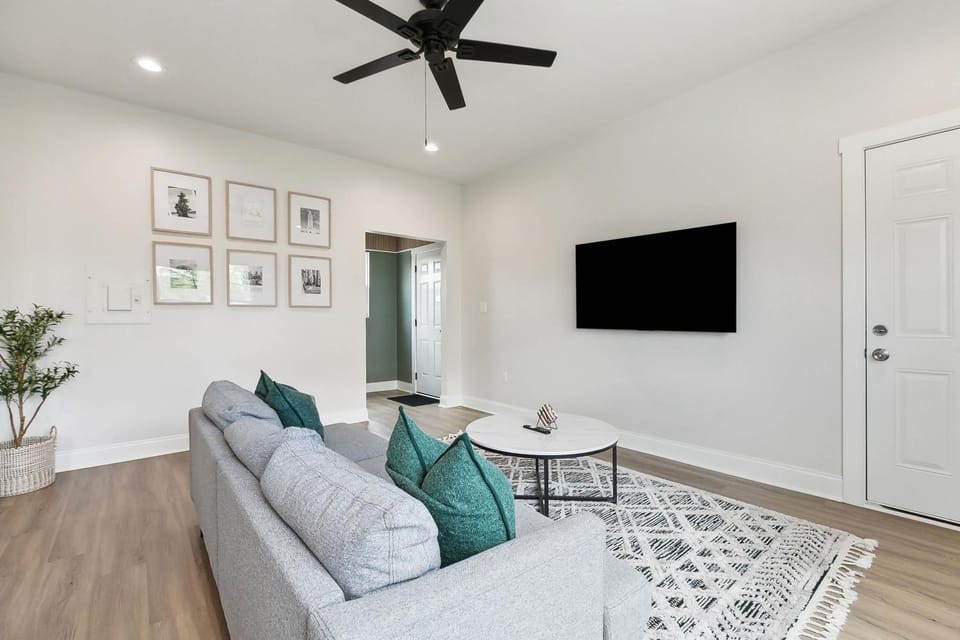 StayAE Downtown - 1BR Apartment, Second Floor Apartment in Baton Rouge