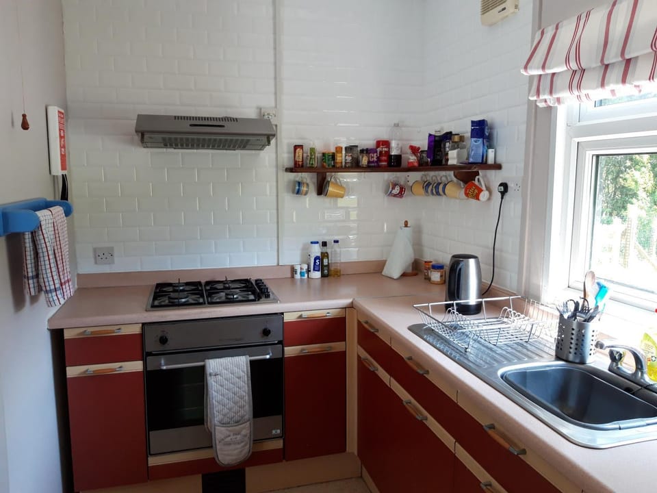Kitchen or kitchenette, pet friendly, stove