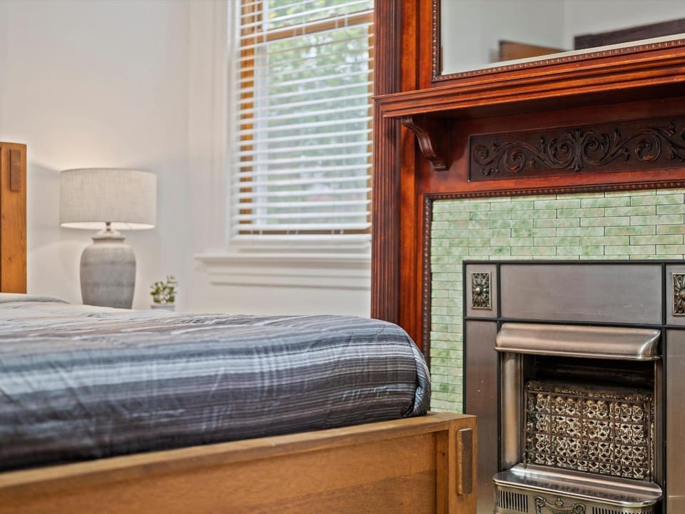 Oakland, Pittsburgh !B Stylish and Quiet Private Bedroom with Shared Bathroom Vacation rental in Pittsburgh