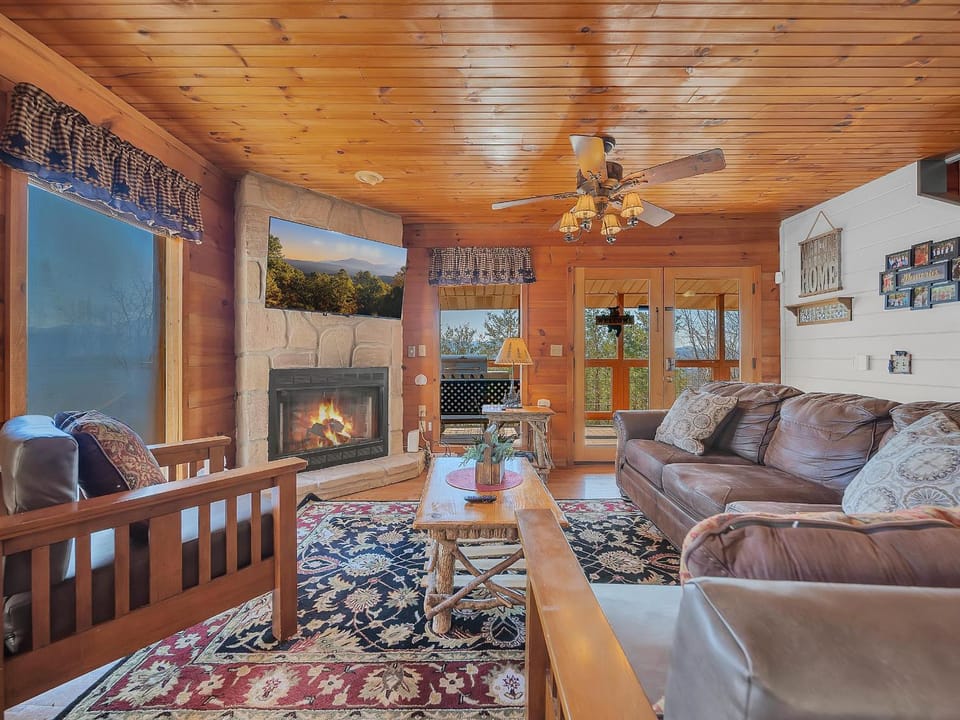 Smoky View Straight Up #2036 House in Pigeon Forge