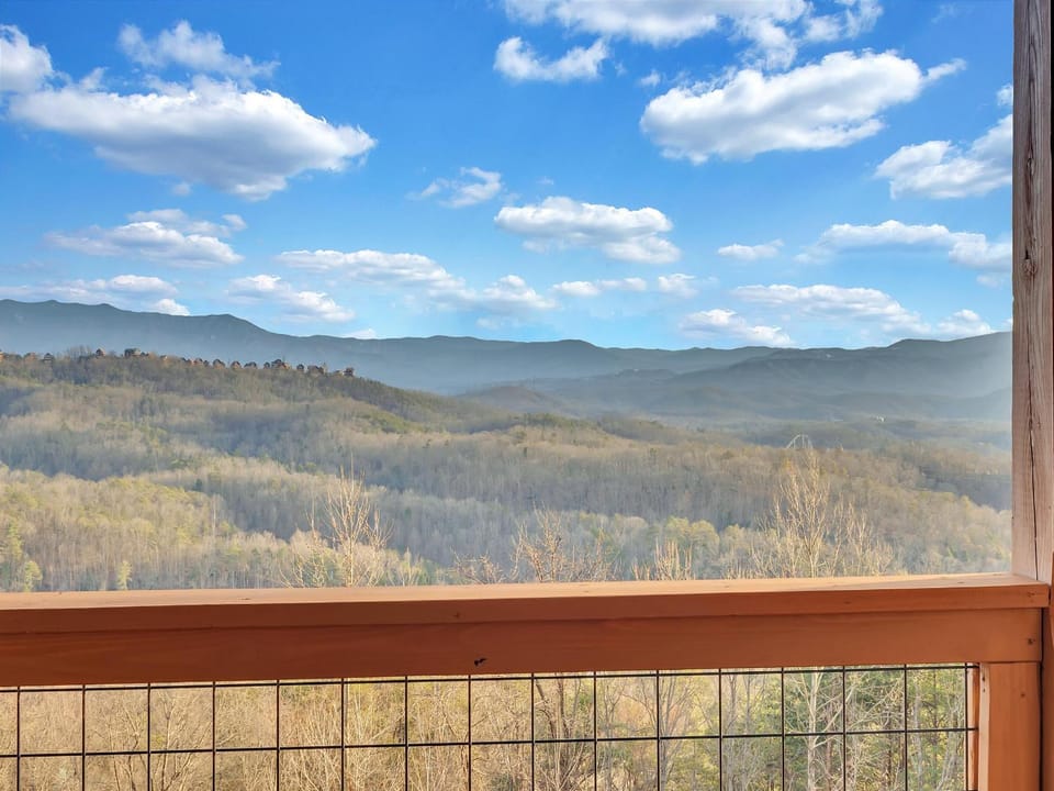 Smoky View with a Twist #2030 House in Pigeon Forge