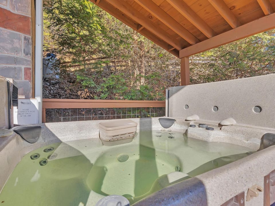 Smoky View Top Shelf #2042 House in Pigeon Forge
