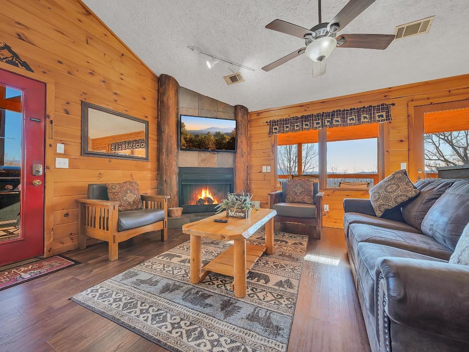 Smoky View on the Rocks #2046 House in Pigeon Forge
