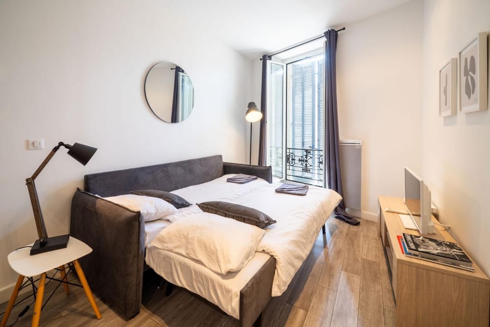 Bed, Night, Living room
