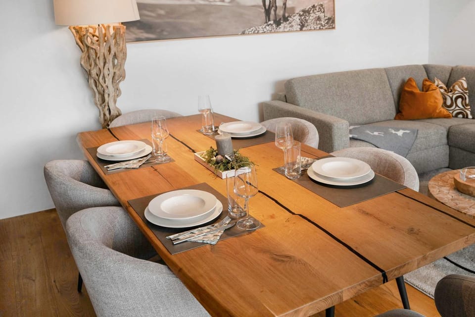 Seating area, Dining area