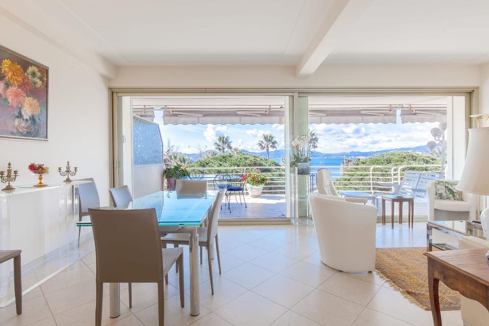 View (from property/room), Balcony/Terrace, Living room, Dining area, Sea view