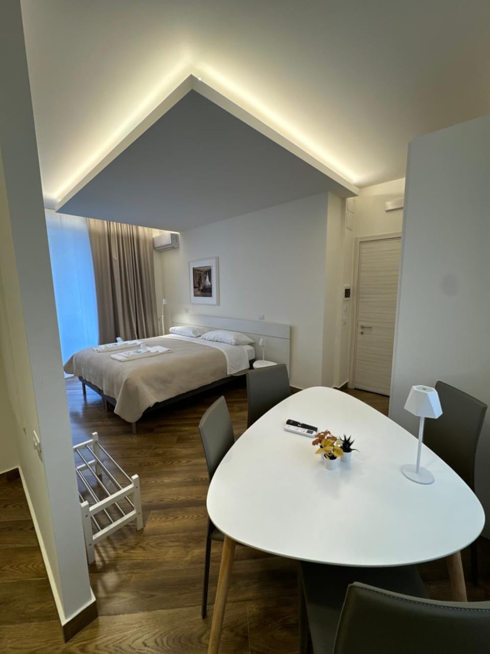 Bed, Living room, Photo of the whole room