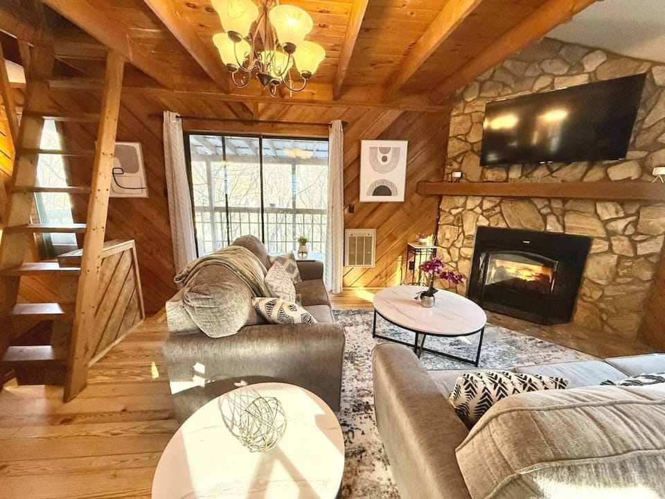 Plentiful Porches - Hot Tub - King Bed - Views House in Watauga