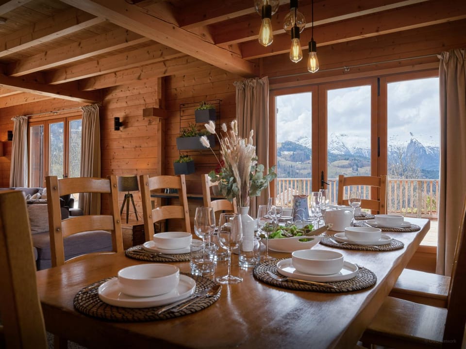 Dining area, Mountain view