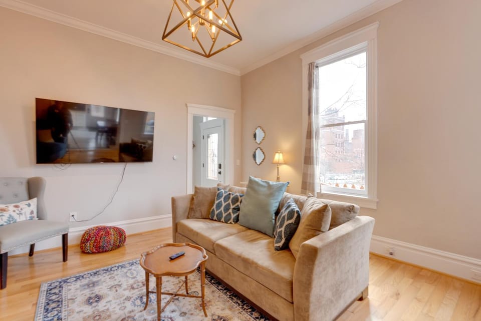 Walk to Anheuser-Busch Brewery: St Louis Escape! Apartment in Saint Louis