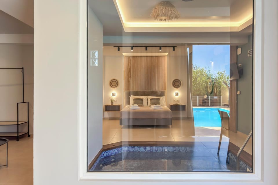 Bed, Photo of the whole room, Bedroom, Pool view, Swimming pool