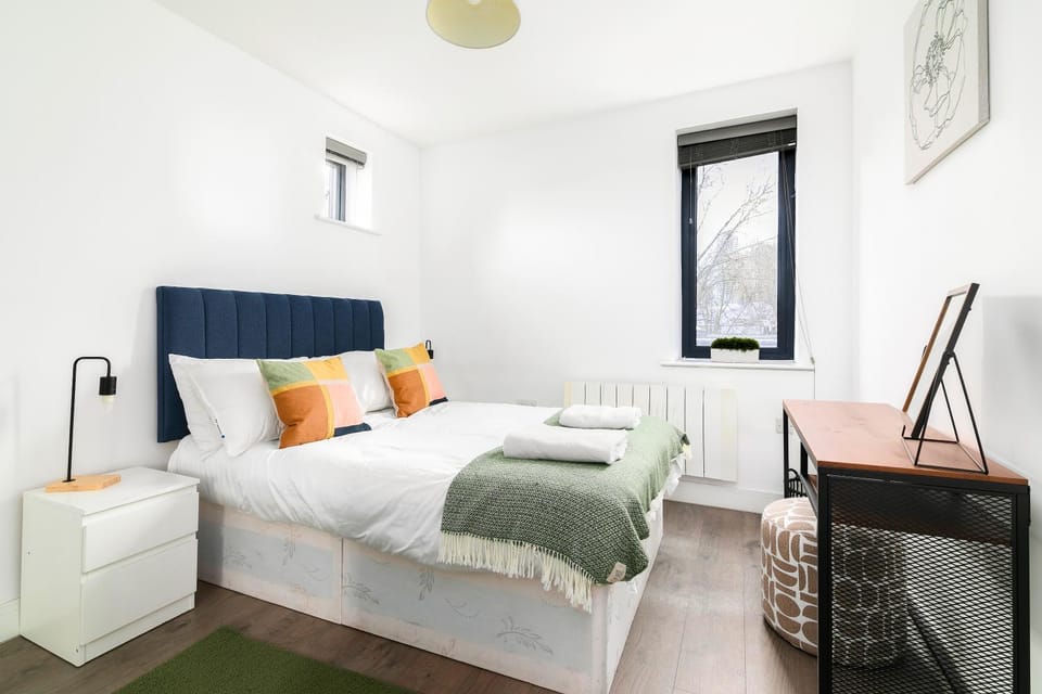 Bed, Photo of the whole room, Decorative detail, Bedroom, towels