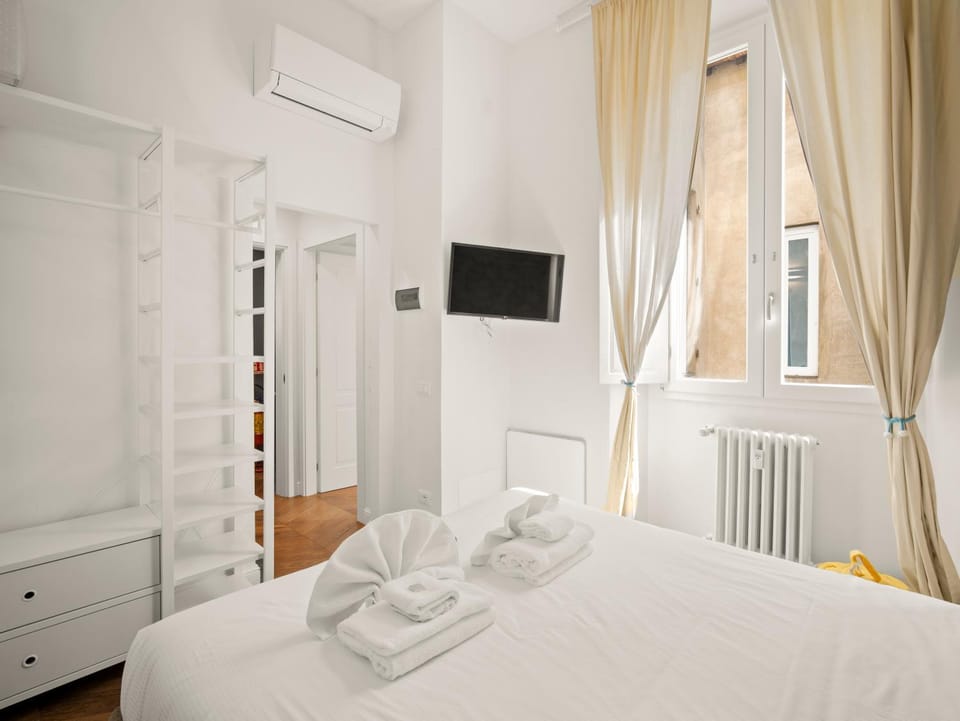Four Season's Ghibellina Luxury Apartment 300 mt from Duomo Apartment in Florence