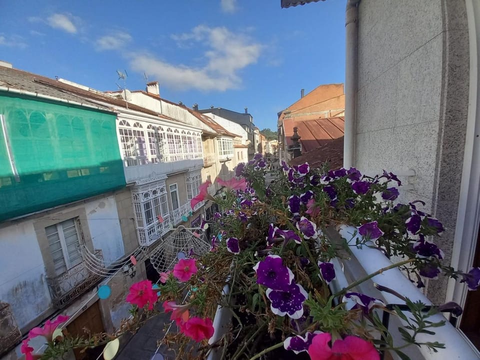 Property building, Spring, Balcony/Terrace