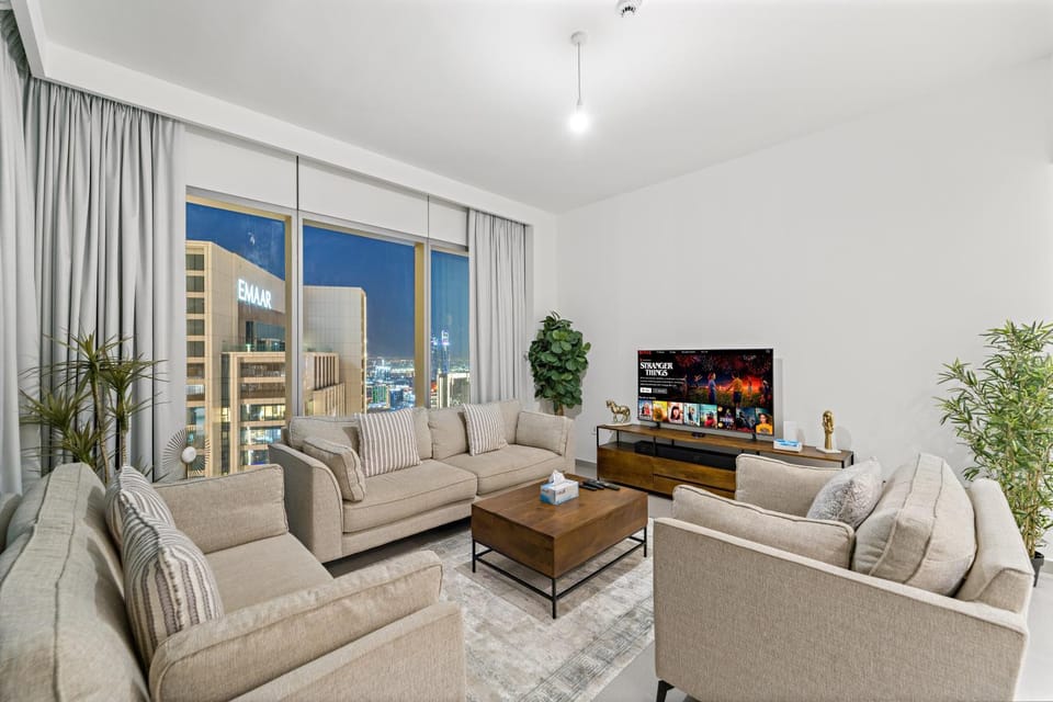 TV and multimedia, Living room, Evening entertainment