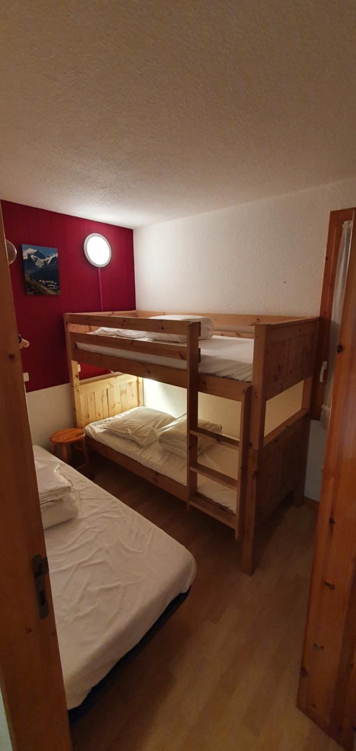 Bed, Photo of the whole room, Bedroom, bunk bed