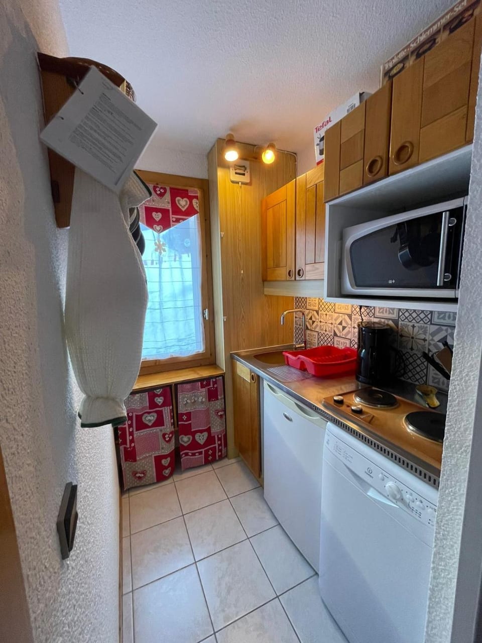 dishwasher, oven, stove