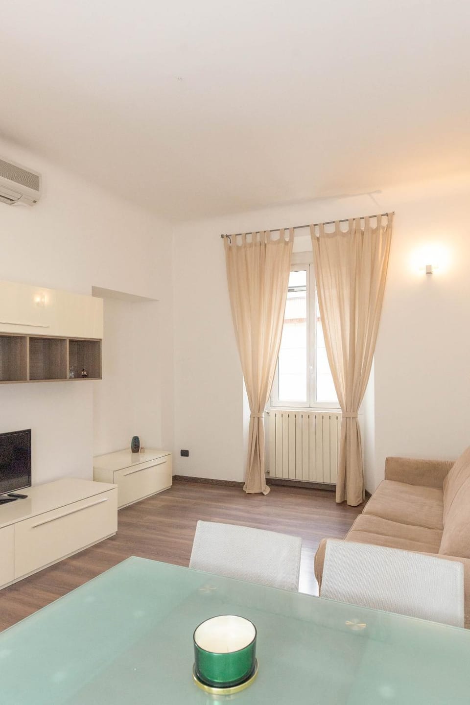 Living room, Seating area, air conditioner