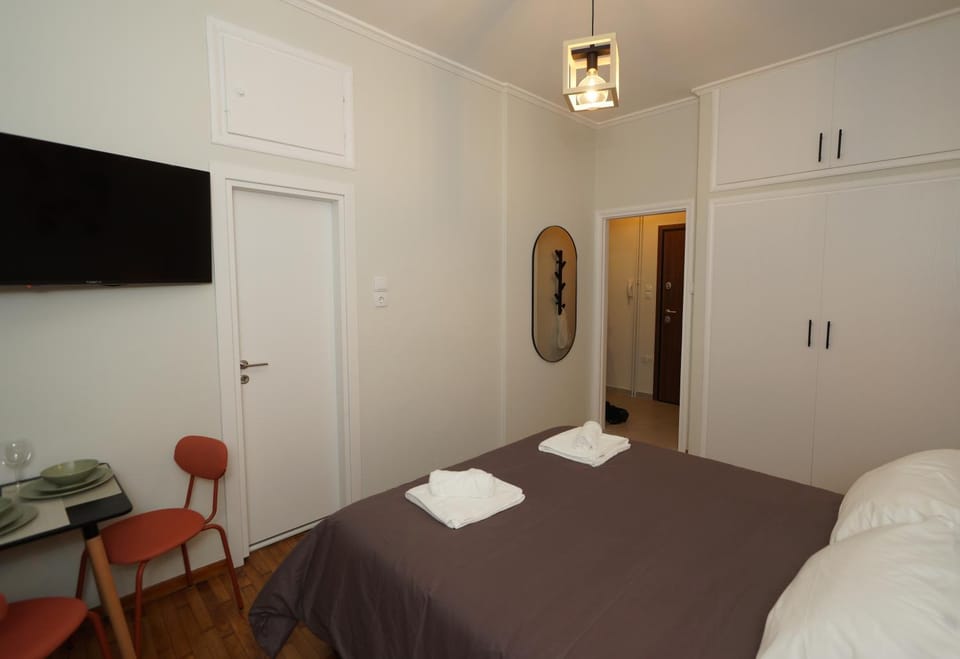 Bed, TV and multimedia, Bedroom, towels, wardrobe