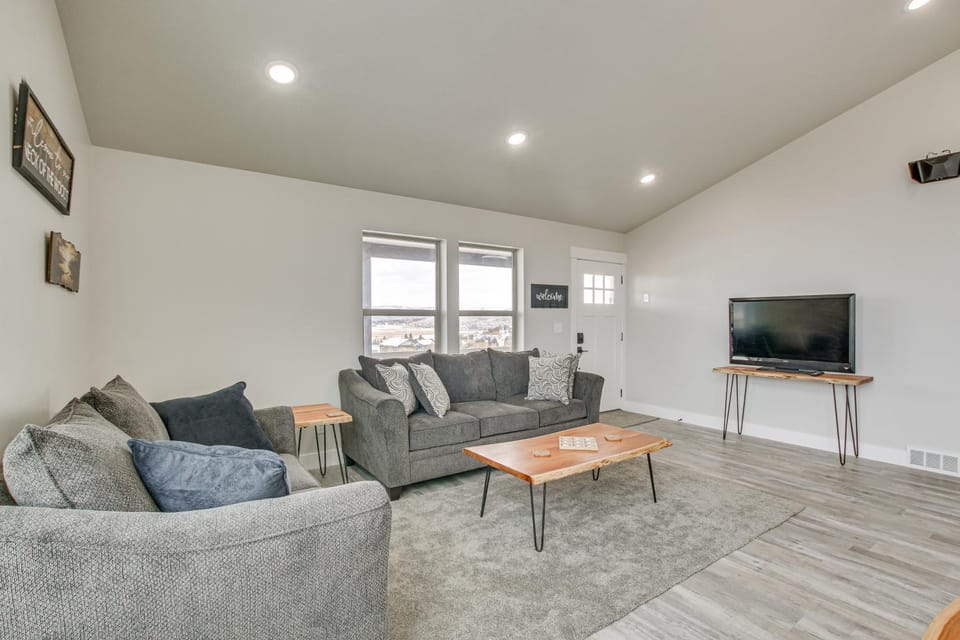2 Mi to Bear Lake: Mtn-View Gem in Garden City House in Garden City