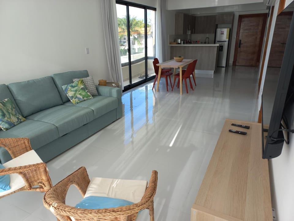 TV and multimedia, Kitchen or kitchenette, Living room, Seating area, Dining area