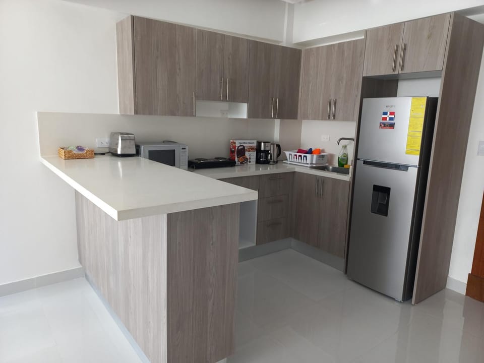 Coffee/tea facilities, Kitchen or kitchenette, stove