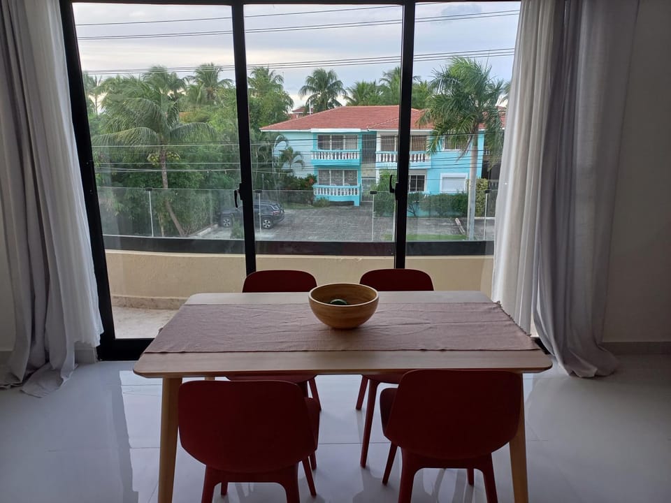 View (from property/room), Balcony/Terrace, Dining area
